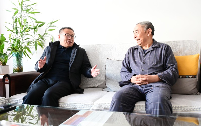 校领导2026年走访慰问老干部...