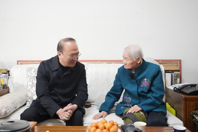 校领导2026年春节走访慰问老...